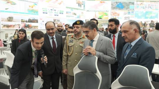 23-11-2023, Islamabad: Care Taker Prime Minister Mr. Anwaar ul Haq Kaakar being briefed on capabilities of NEOC at NDMA HQs